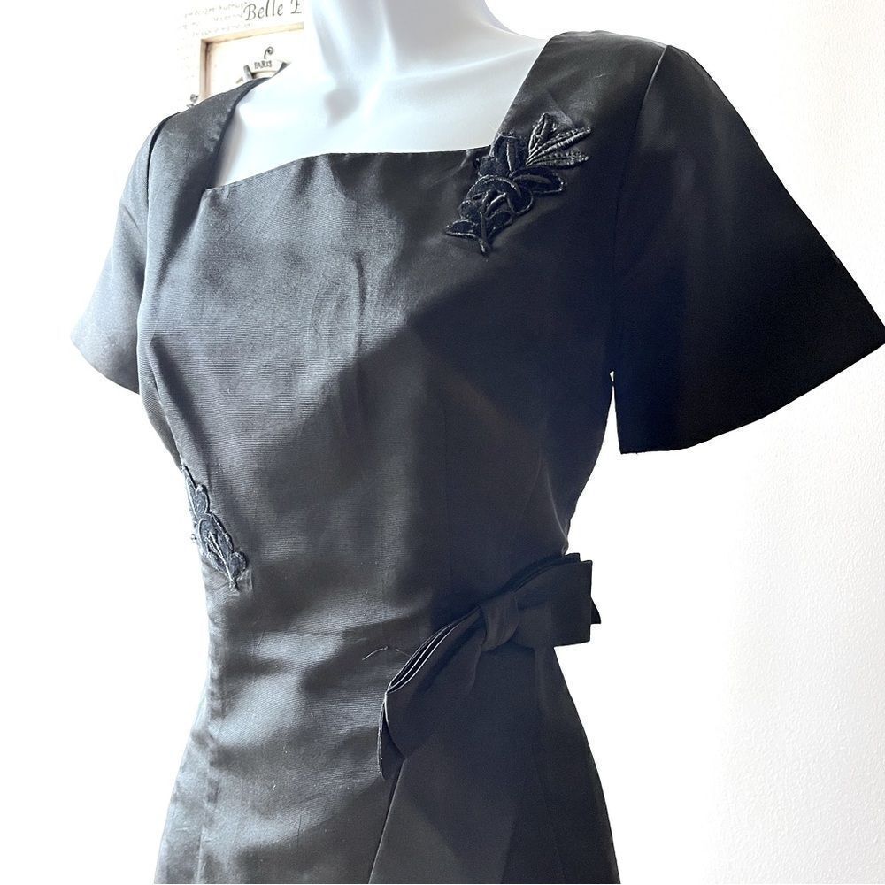 1960s Vintage Petty Hite Black Cocktail Midi Short Sleeve Appliqué Dress - Picture 4 of 13